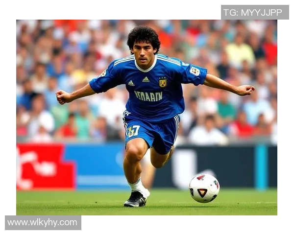 围绕球星足球核心人物解读他们的传奇故事与绿茵场上的巅峰瞬间